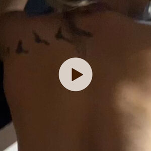 Wer erkennt Sie anhand der Tattoos? Nude