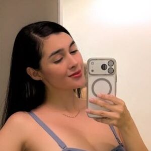 Yasi Alba Nude