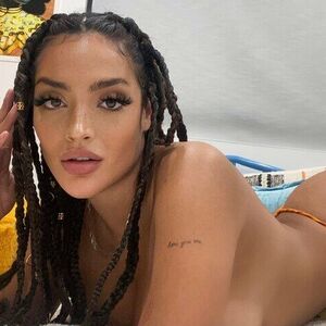 Yzabeya Nude