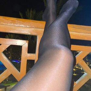 zeynylons Nude