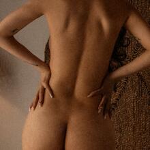  Nude