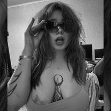  Nude