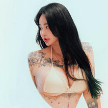  Nude