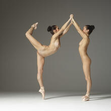 Nude