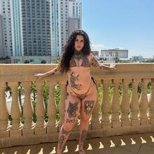  Nude