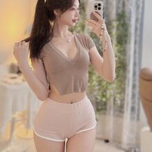  Nude
