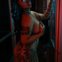  Nude