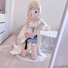  Nude