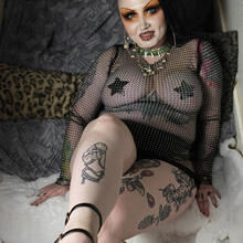  Nude