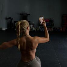  Nude
