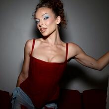  Nude