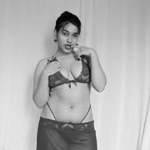  Nude