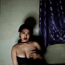  Nude