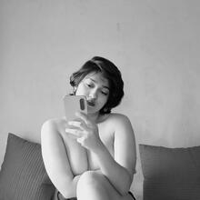  Nude
