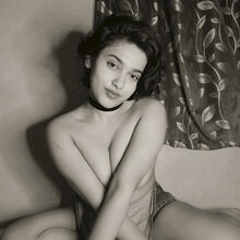  Nude