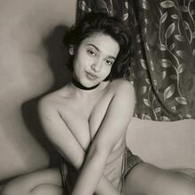  Nude