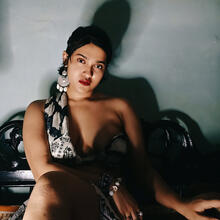  Nude