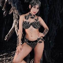  Nude