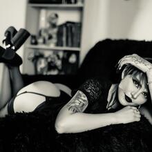  Nude