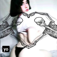 Nude