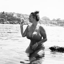  Nude