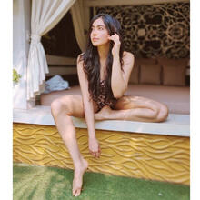  Nude