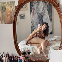  Nude