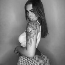  Nude