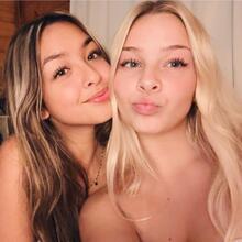  Nude
