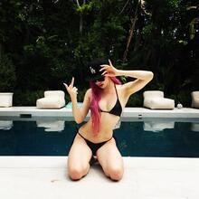  Nude