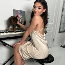  Nude