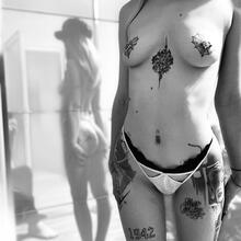  Nude