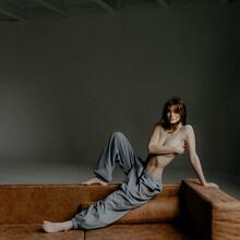  Nude