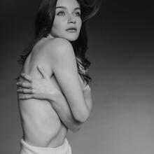  Nude