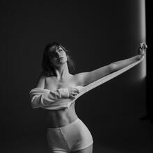  Nude