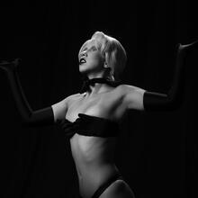  Nude