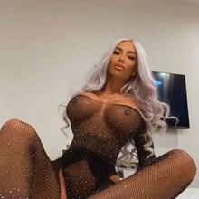 Nude