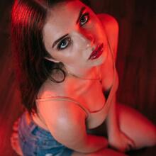  Nude