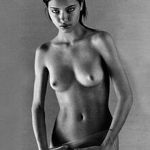  Nude