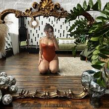  Nude