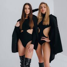  Nude