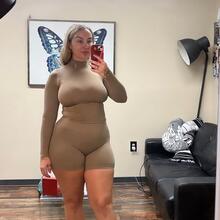  Nude