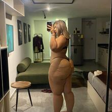  Nude