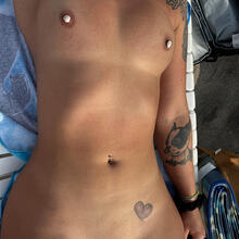  Nude