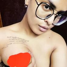  Nude