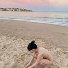  Nude