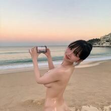  Nude