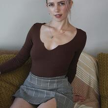  Nude