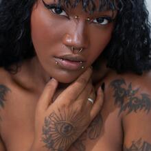  Nude