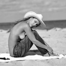  Nude